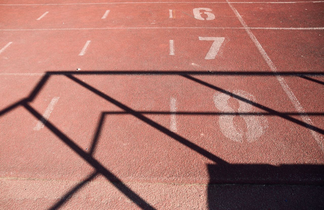 Hilton & Lundberg 2021 — sport en de transitie-prestatiegap